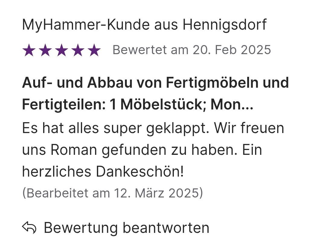 Möbelmontage in einem Wohnraum mit präzise zusammengebauten Möbeln