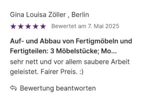 Möbelmontage in einem Wohnraum mit präziser handwerklicher Ausführung