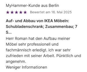 Möbelmontage durch ein Team in einem hellen Innenraum